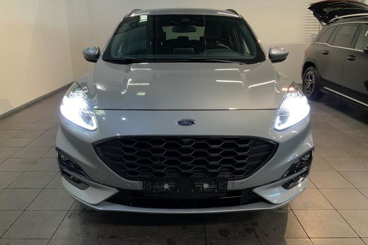 Grå Ford Kuga fra 2023