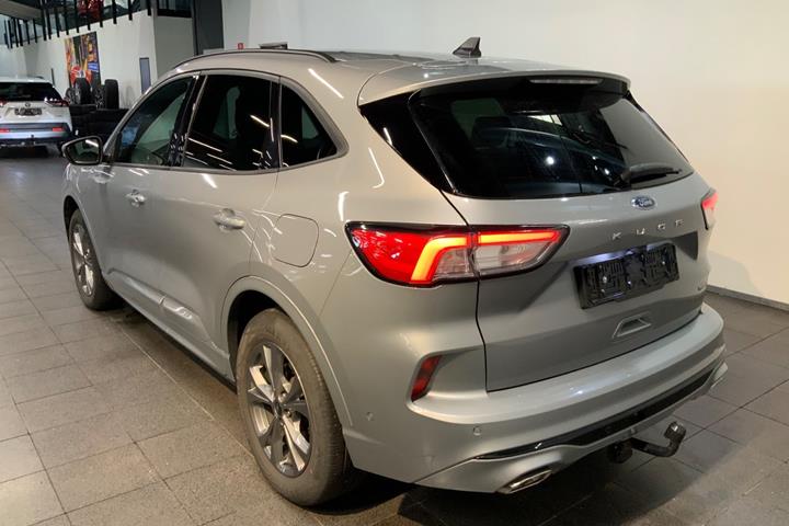 Grå Ford Kuga fra 2023