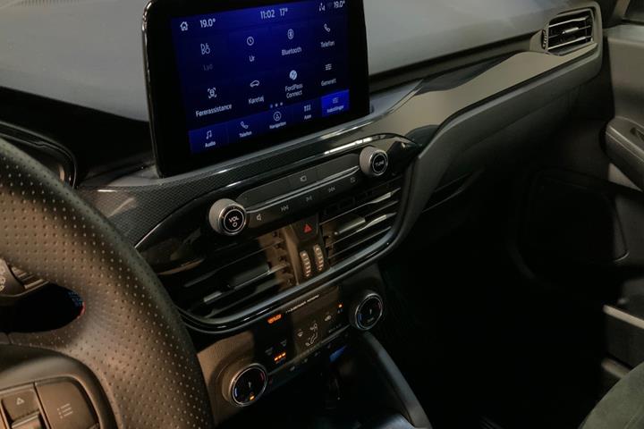 Grå Ford Kuga fra 2023