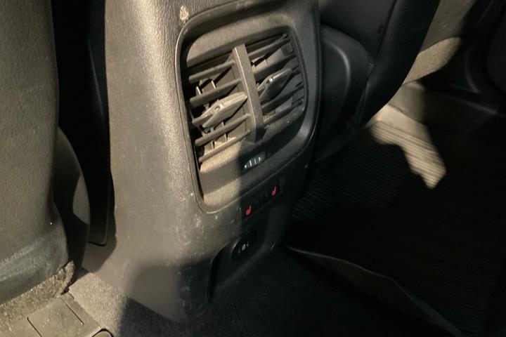 Grå Ford Kuga fra 2023