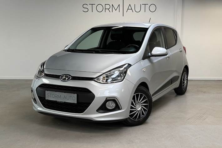 Sølv Hyundai i10 fra 2016