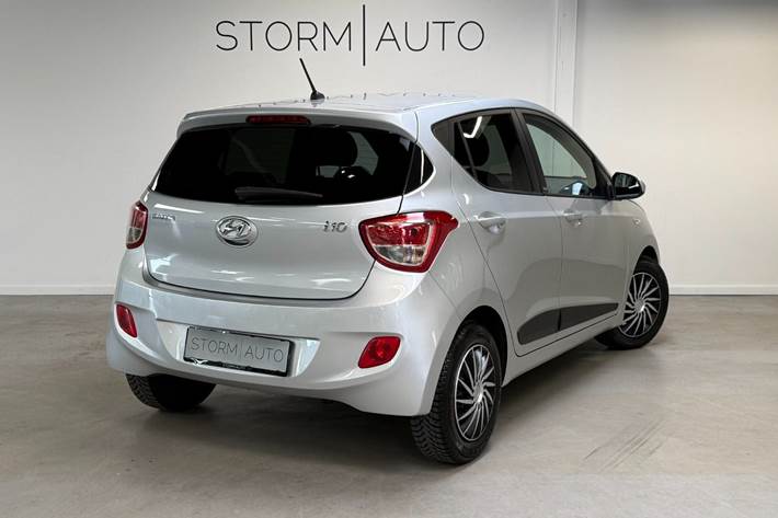 Sølv Hyundai i10 fra 2016