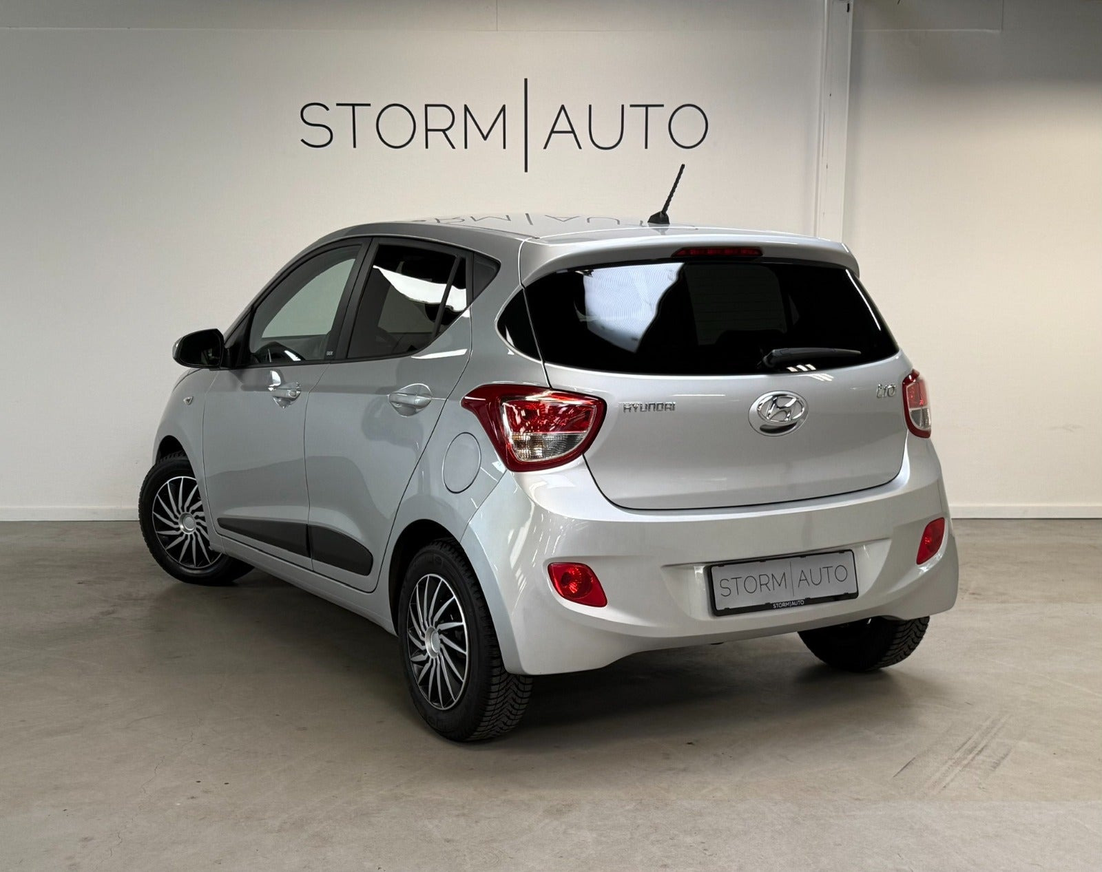 Sølv Hyundai i10 fra 2016