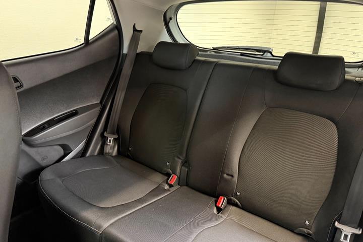 Sølv Hyundai i10 fra 2016