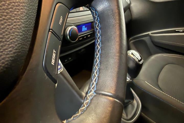 Sølv Hyundai i10 fra 2016