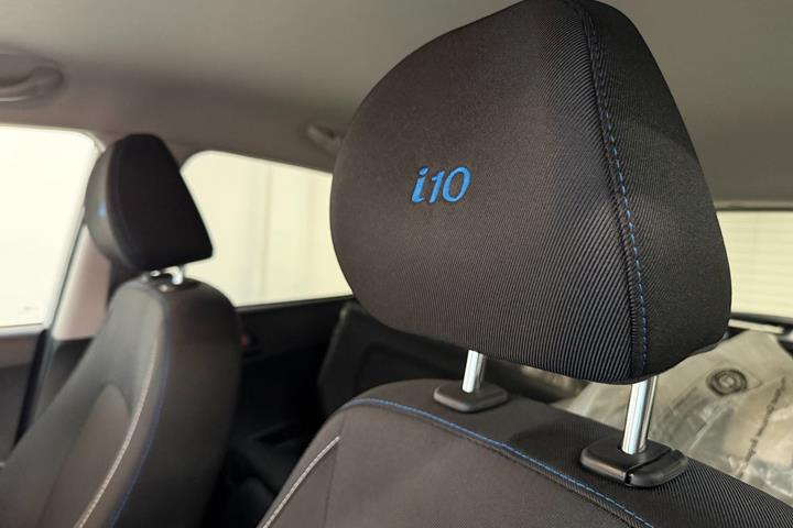 Sølv Hyundai i10 fra 2016