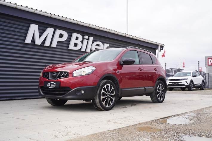 Rød Nissan Qashqai fra 2011