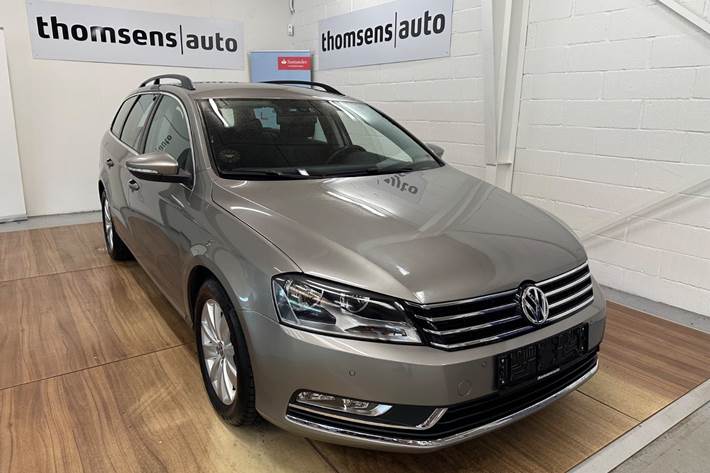 Orange VW Passat fra 2014