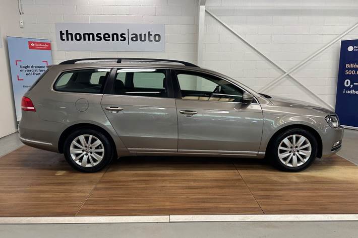 Orange VW Passat fra 2014