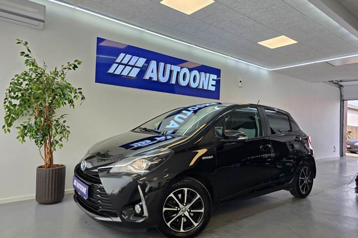Sort Toyota Yaris fra 2018