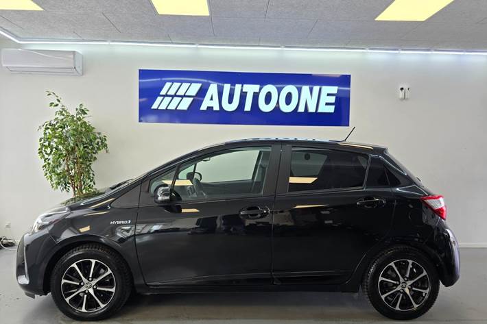 Sort Toyota Yaris fra 2018