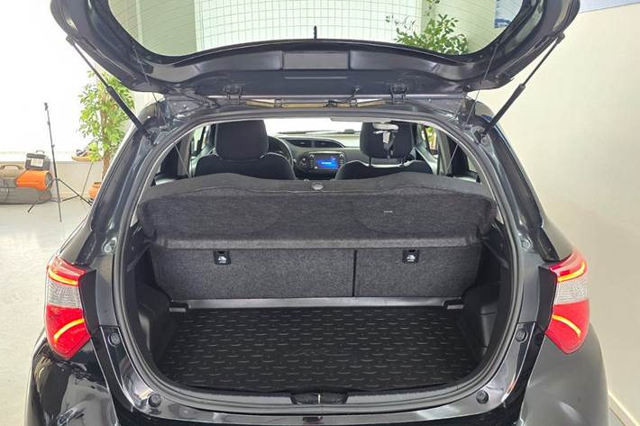 Sort Toyota Yaris fra 2018