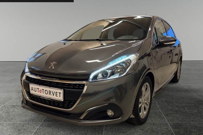 Grå Peugeot 208 fra 2020 set udefra