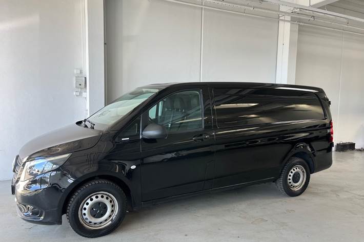 Sort Mercedes Vito 114 fra 2020