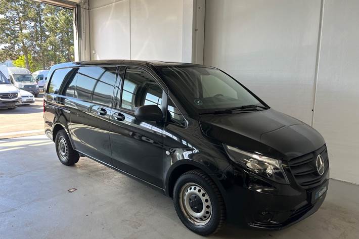 Sort Mercedes Vito 114 fra 2020
