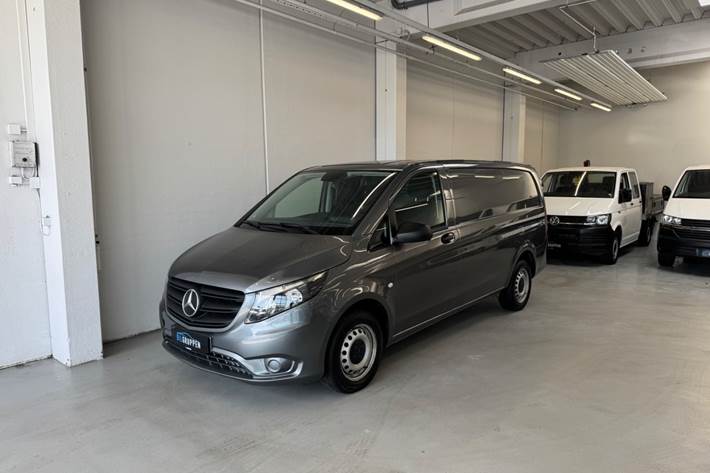 Grå Mercedes Vito 114 fra 2021