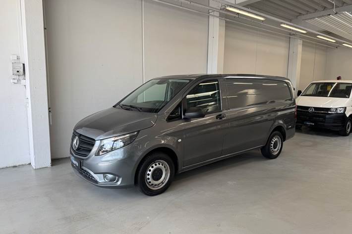 Grå Mercedes Vito 114 fra 2021