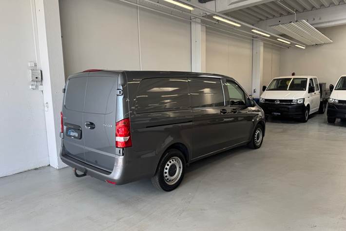 Grå Mercedes Vito 114 fra 2021