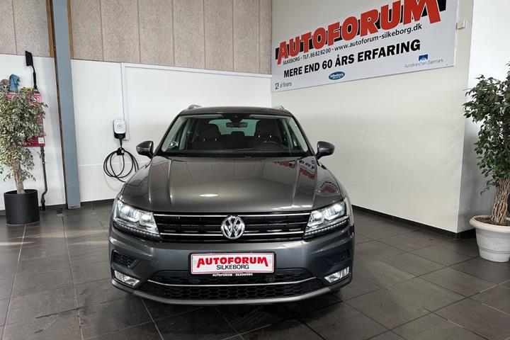 Grå VW Tiguan fra 2017
