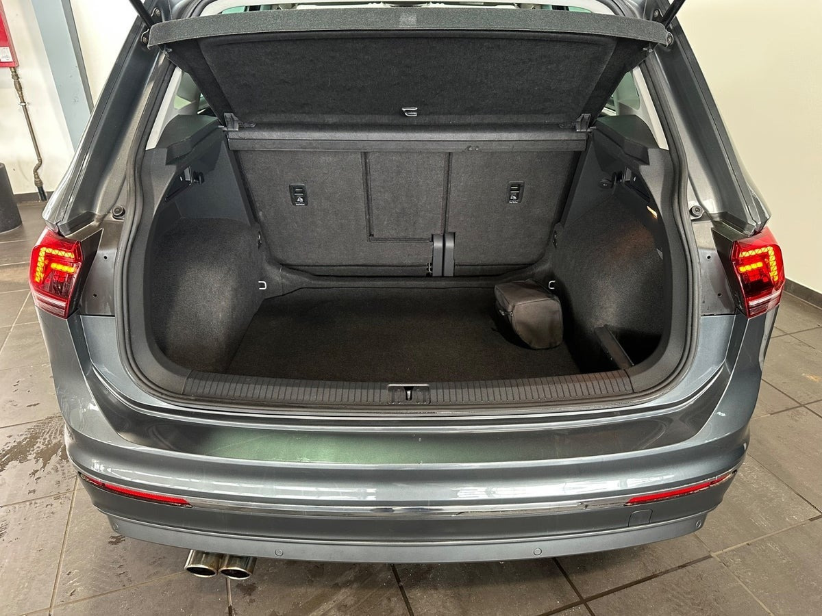 Grå VW Tiguan fra 2017