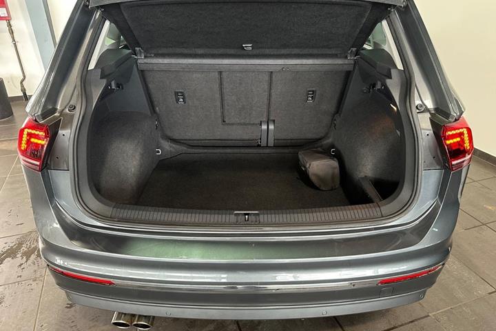 Grå VW Tiguan fra 2017