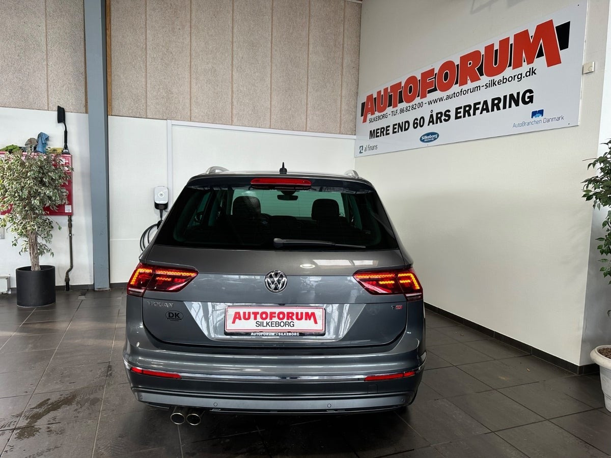 Grå VW Tiguan fra 2017