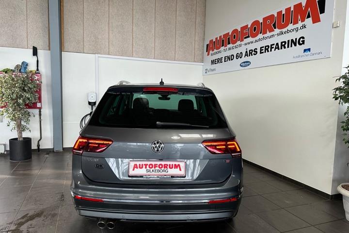 Grå VW Tiguan fra 2017