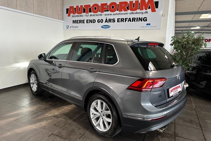 Grå VW Tiguan fra 2017