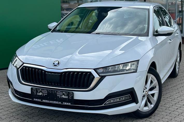 Hvid Skoda Octavia fra 2022