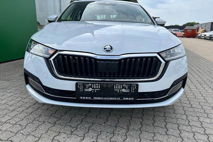 Hvid Skoda Octavia fra 2022