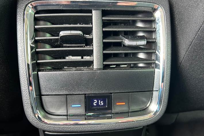 Hvid Skoda Octavia fra 2022