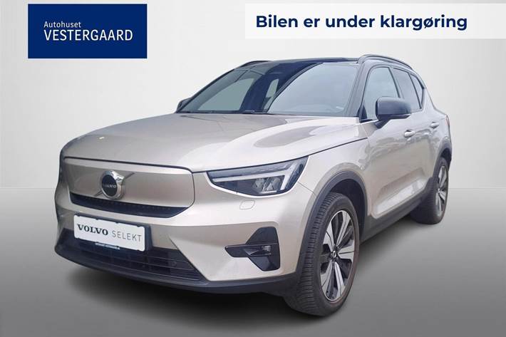 Beige Volvo XC40 fra 2023