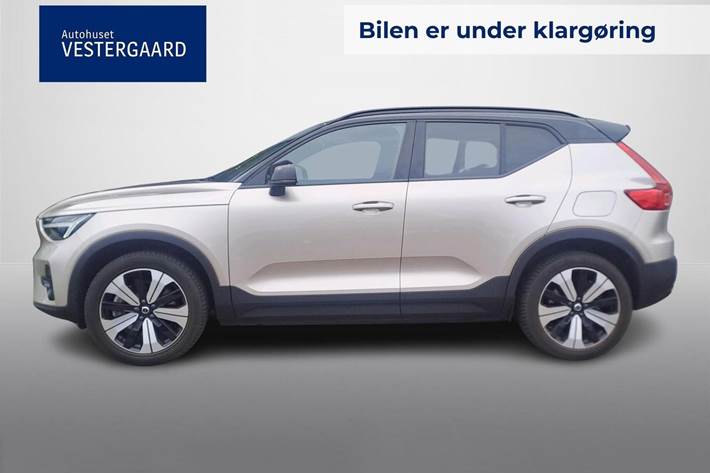Beige Volvo XC40 fra 2023