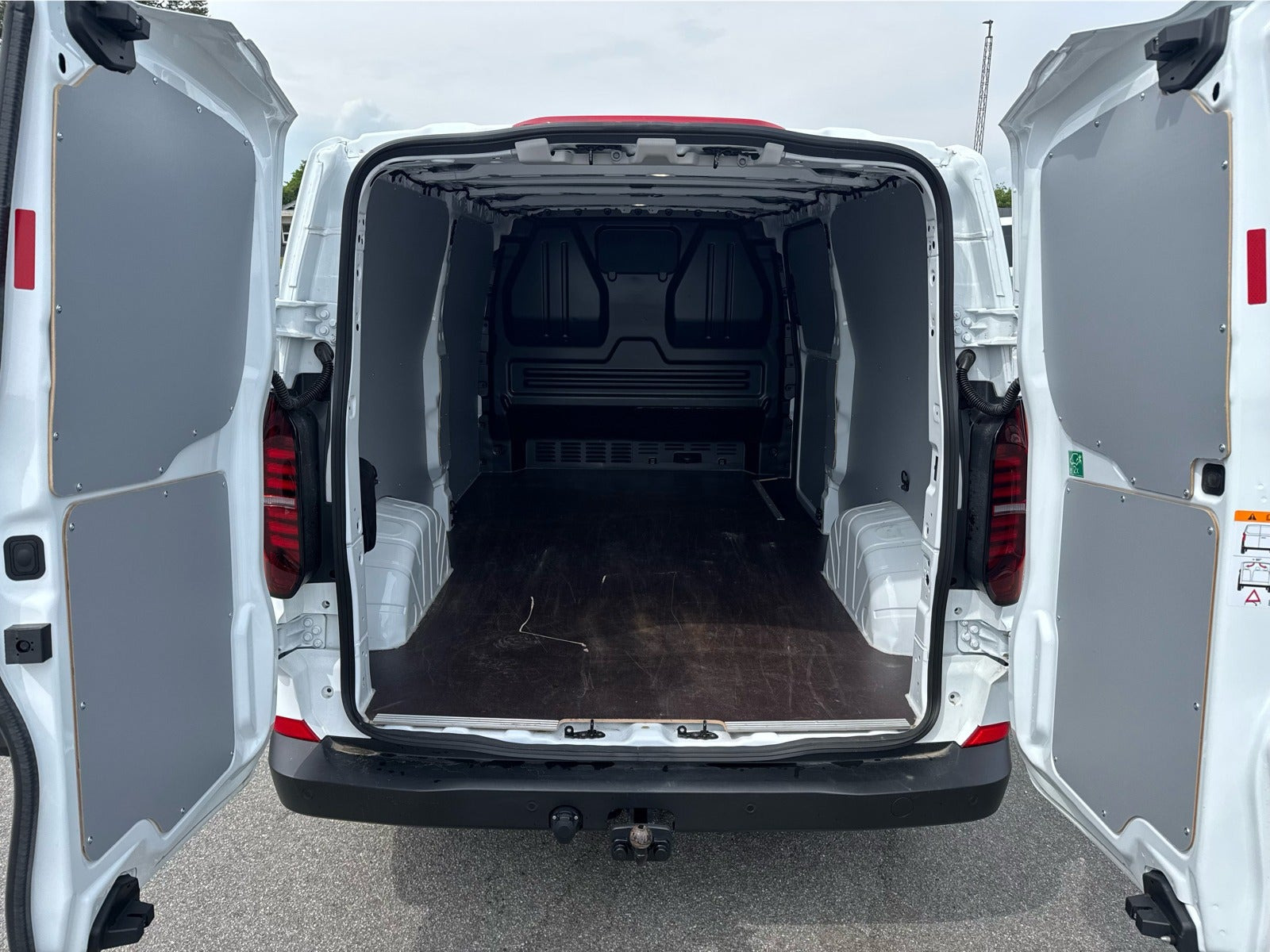 Gul VW Transporter fra 2025