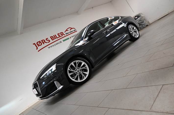 Grå Audi A5 fra 2020