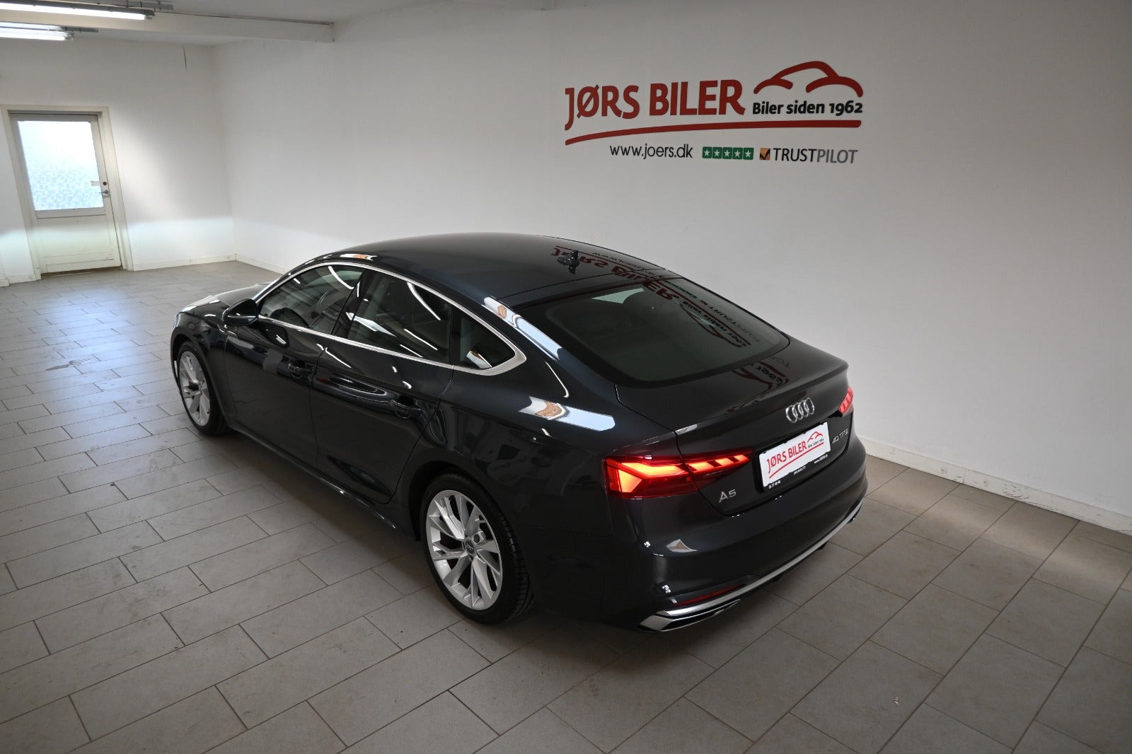 Grå Audi A5 fra 2020