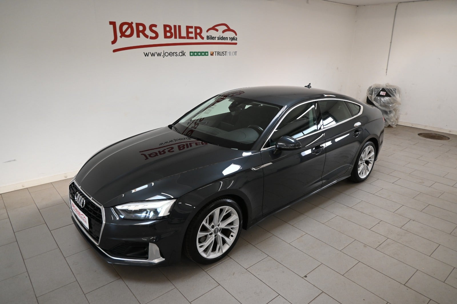 Grå Audi A5 fra 2020