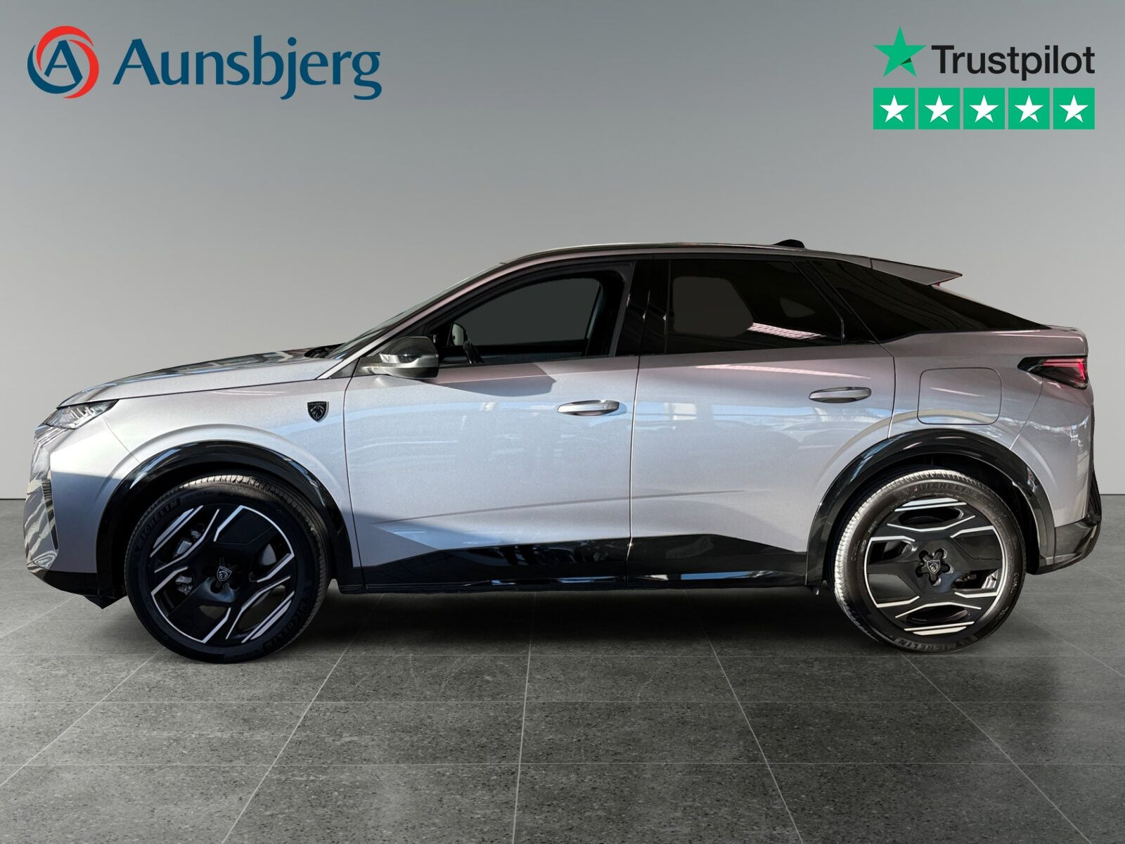 Grå Peugeot e-3008 fra 2025