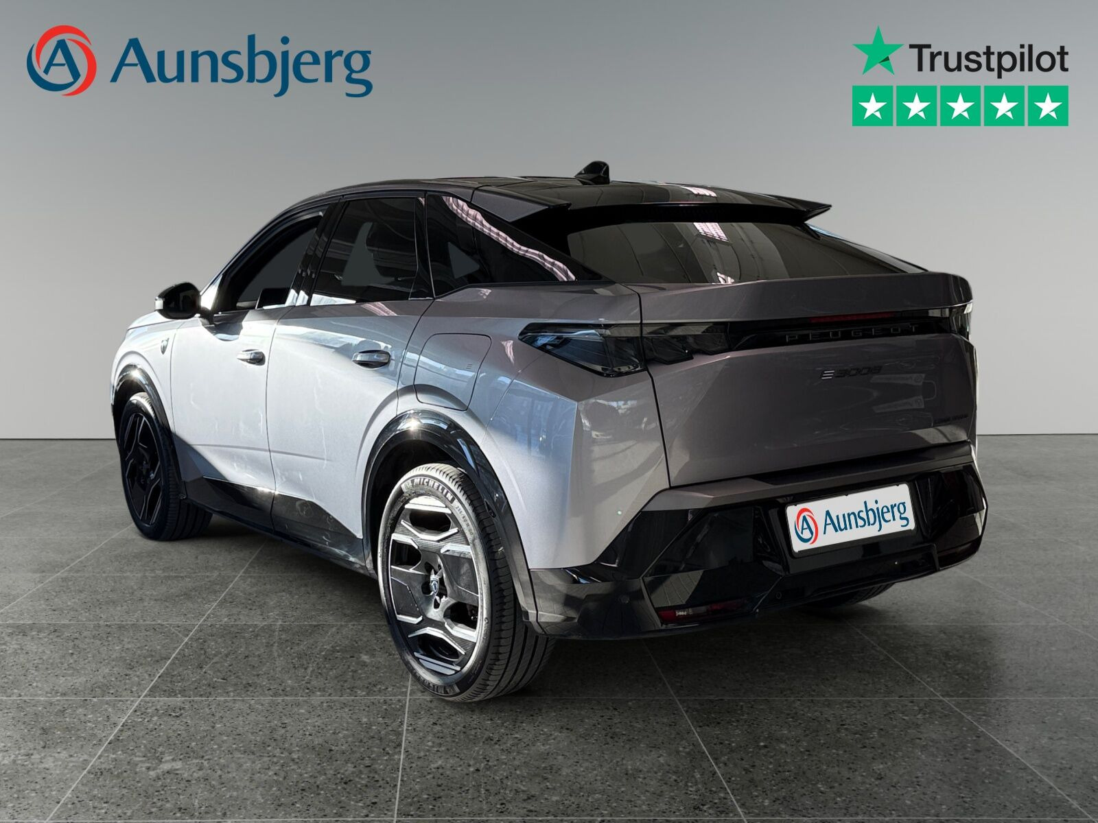 Grå Peugeot e-3008 fra 2025