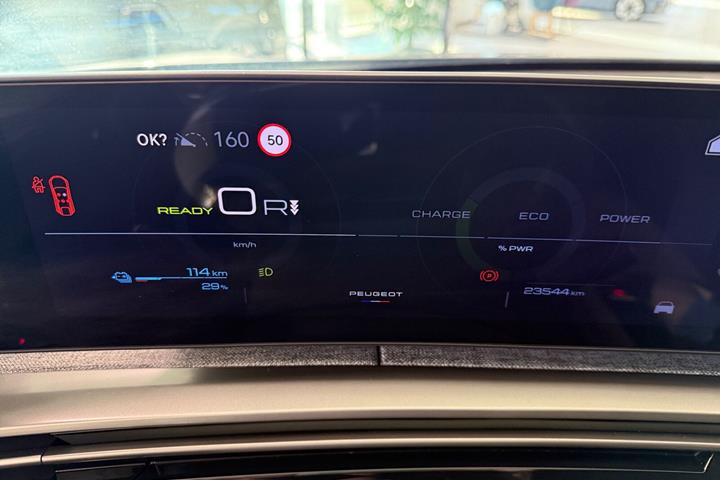 Grå Peugeot e-3008 fra 2025