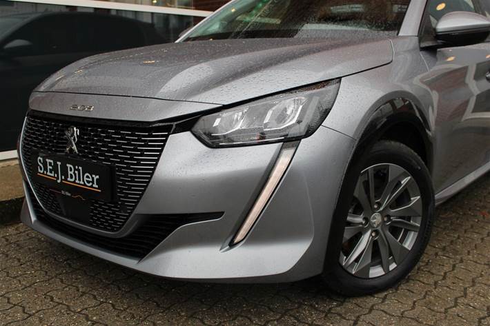 Grå Peugeot e-208 fra 2021