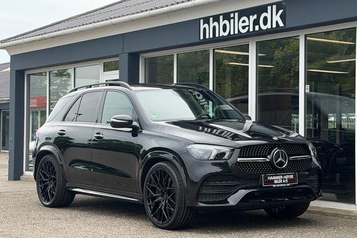 Sort Mercedes GLE350 de fra 2023 set udefra