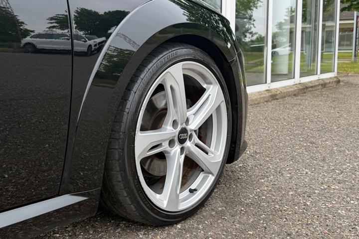 Sort Audi TT fra 2015