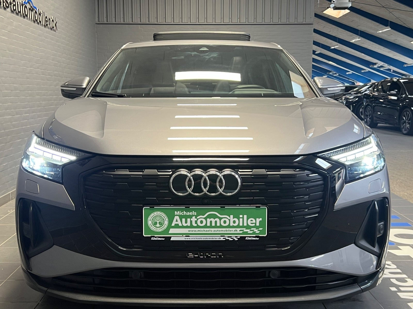 Grå Audi Q4 e-tron fra 2025