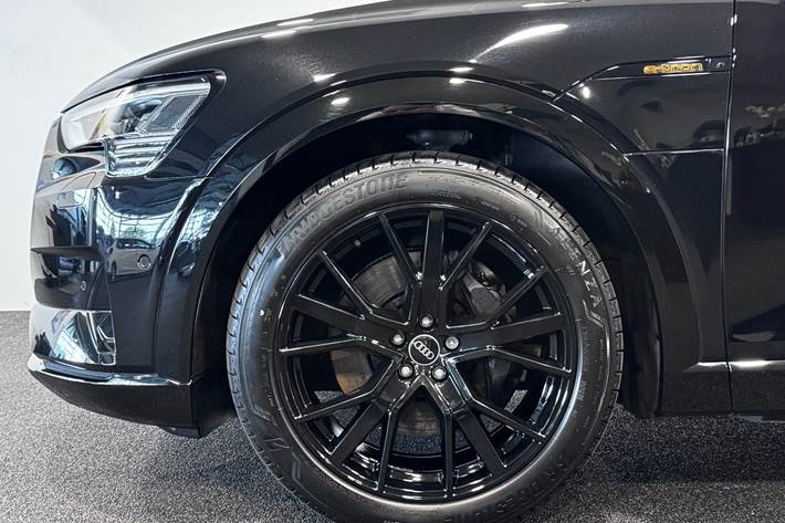 Sort Audi e-tron fra 2022