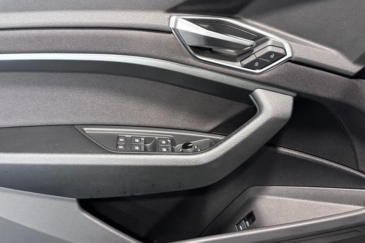 Sort Audi e-tron fra 2022