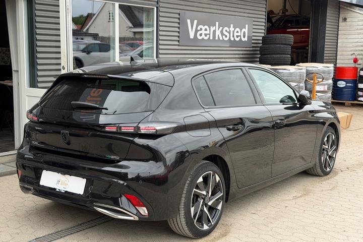 Grå Peugeot 308 fra 2023
