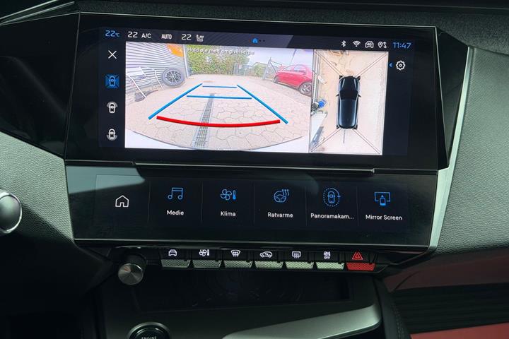 Grå Peugeot 308 fra 2023