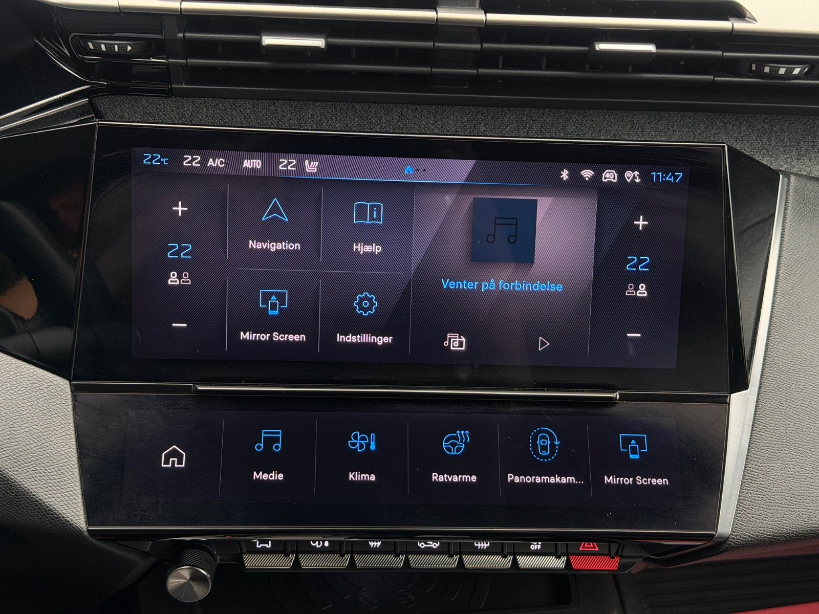 Grå Peugeot 308 fra 2023