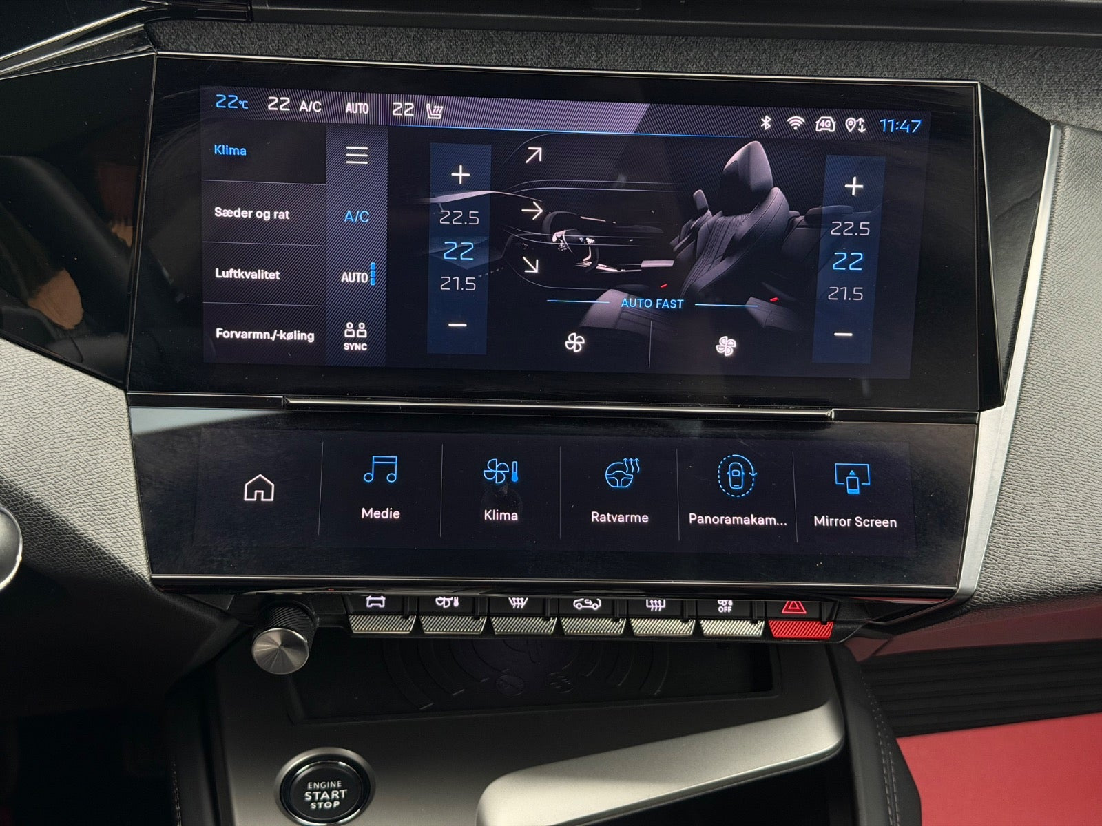Grå Peugeot 308 fra 2023